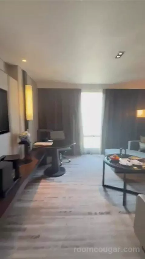 1 Bedroom Suite, 1 King (#2029) view picture #6