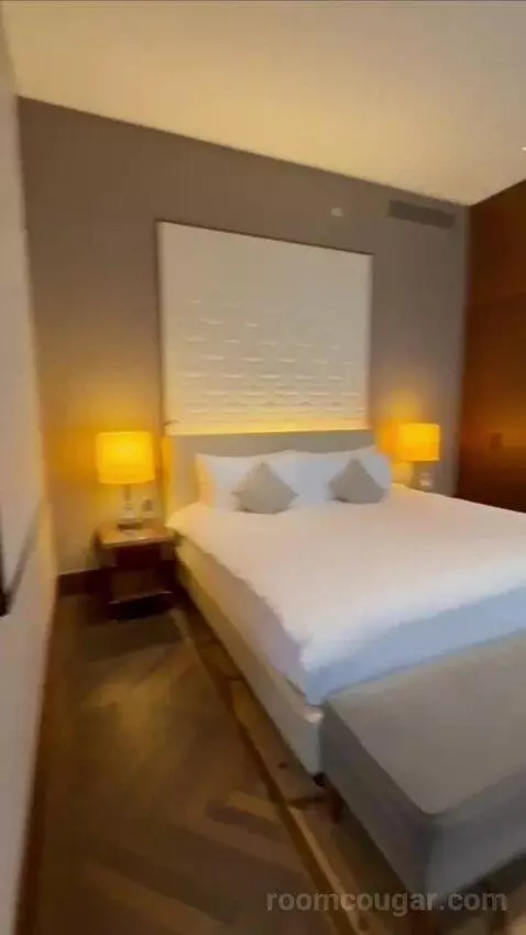 Premium Deluxe Suite bed picture #1