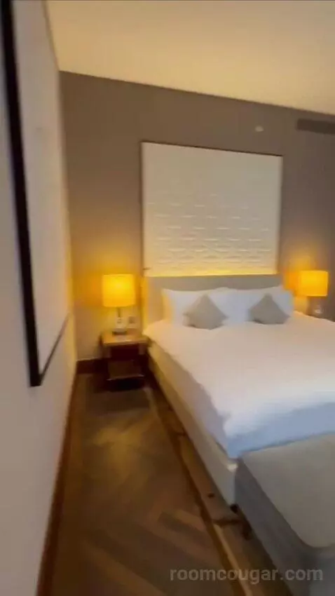 Premium Deluxe Suite bed picture #2