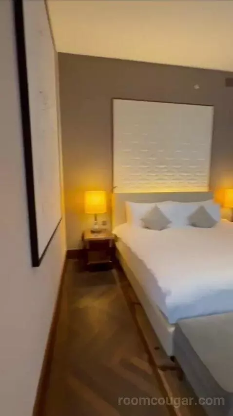 Premium Deluxe Suite bed picture #3