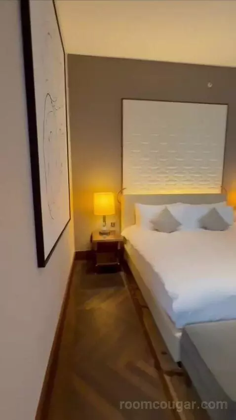 Premium Deluxe Suite bed picture #4