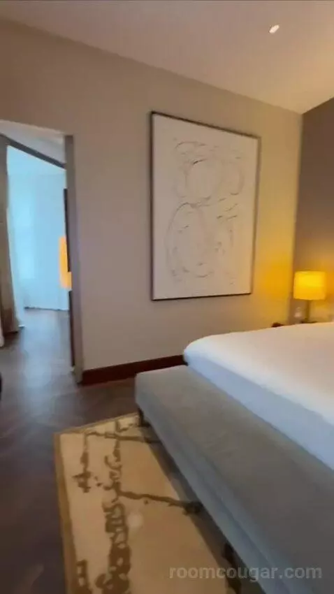 Premium Deluxe Suite bed picture #5