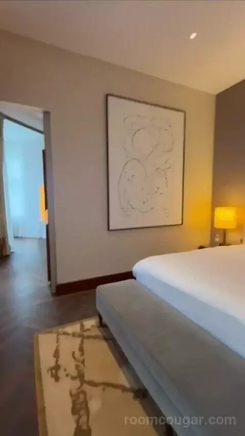 Premium Deluxe Suite bed picture #7