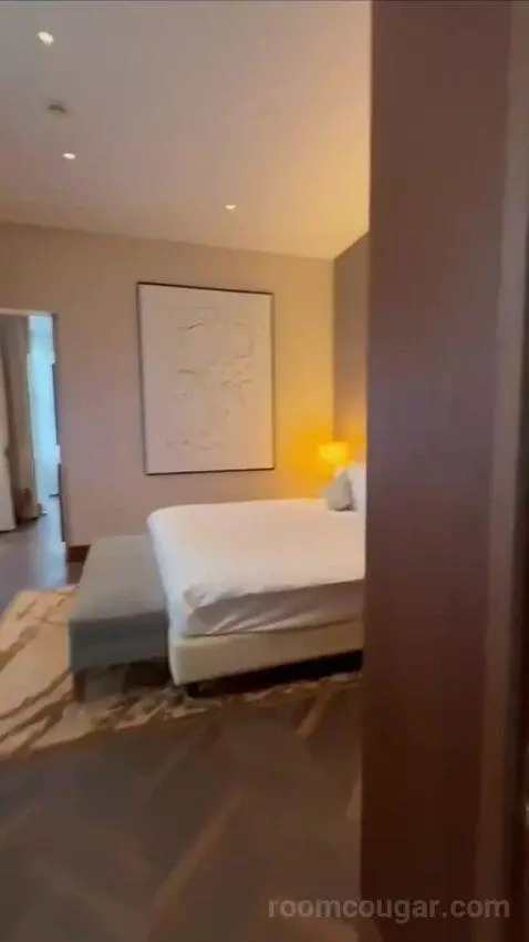 Premium Deluxe Suite bed picture #10