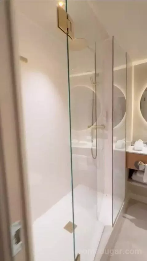 Executive Room, 2 Doubles, City View bathroom picture #2