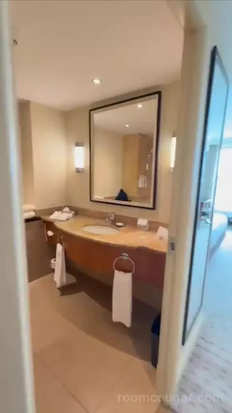 Corner, Junior Suite (#722) picture #2