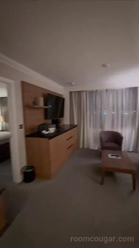 Executive Runway Suite bed picture #1