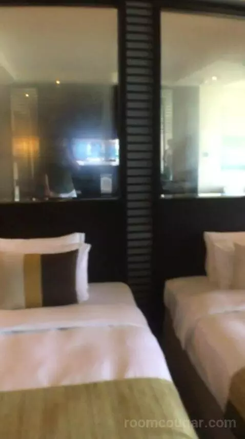 Junior Suite with Sea View bed picture #8