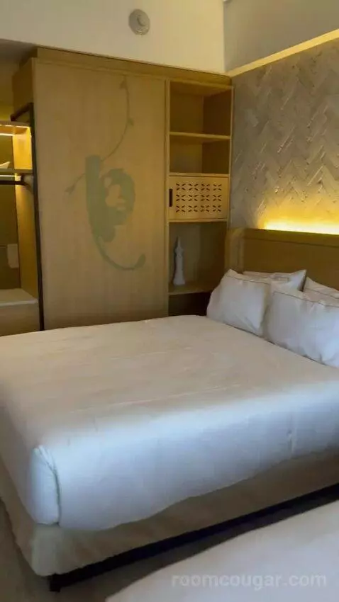 Queen Room with Two Queen Beds and Partial Ocean View bed picture #6