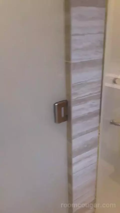Queen Room with Two Queen Beds and Partial Ocean View bathroom picture #4