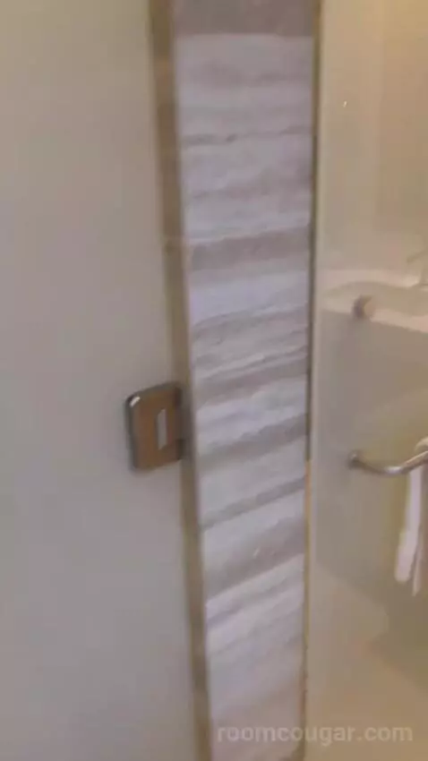 Queen Room with Two Queen Beds and Partial Ocean View bathroom picture #5