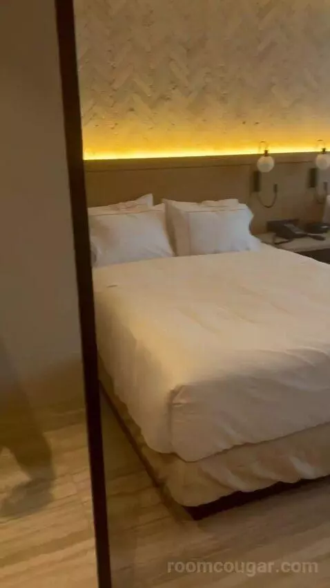 Queen Room with Two Queen Beds and Partial Ocean View bed picture #2
