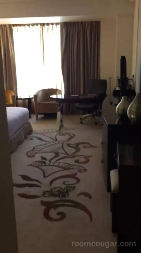 Deluxe Double Room with Two Double Beds and Skyline View bed picture #3