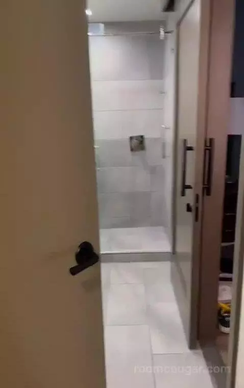 King Suite - Oceanfront bathroom picture #11