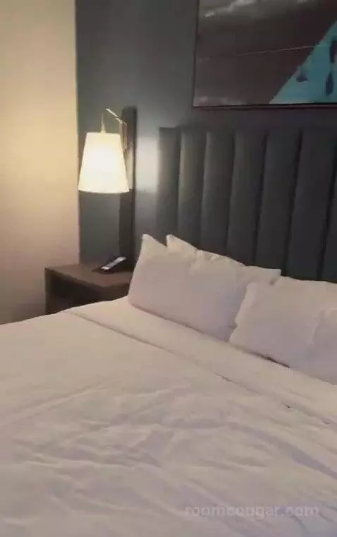 King Suite - Oceanfront bed picture #6