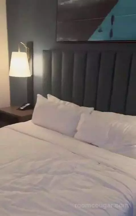 King Suite - Oceanfront bed picture #7