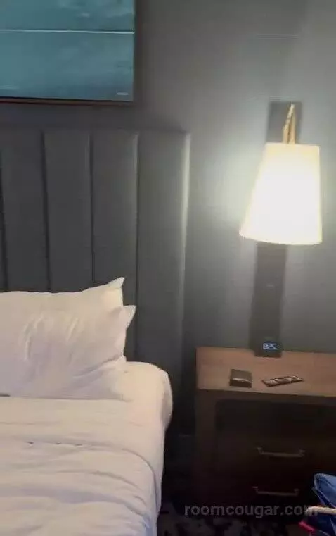 King Suite - Oceanfront bed picture #9