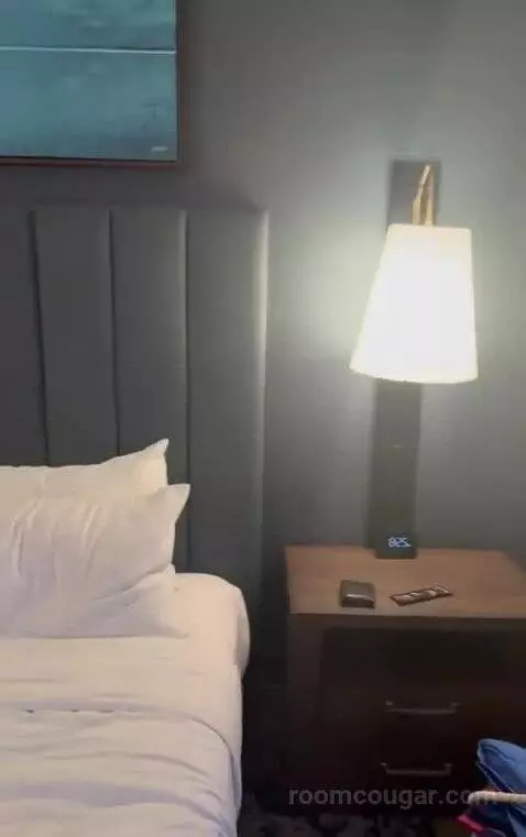 King Suite - Oceanfront bed picture #10