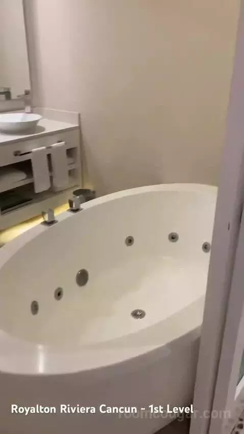 Luxury Suite Ocean View with Terrace Jacuzzi bathroom picture #1