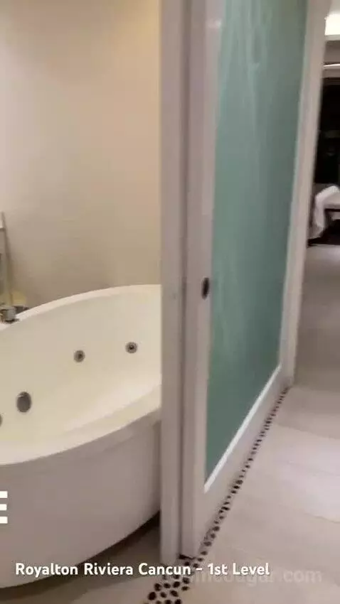 Luxury Suite Ocean View with Terrace Jacuzzi bathroom picture #9