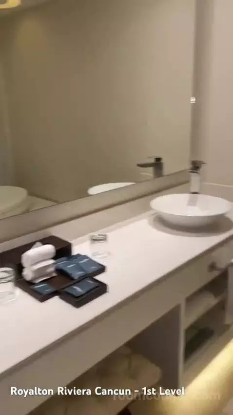 Luxury Suite Ocean View with Terrace Jacuzzi bathroom picture #6