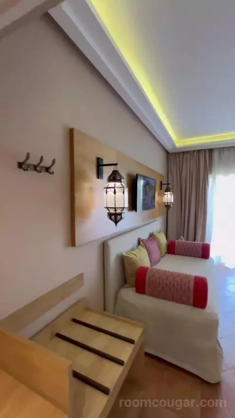 Suite with Balcony bed picture #1