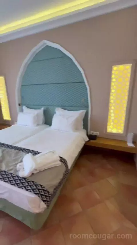 Suite with Balcony bed picture #9