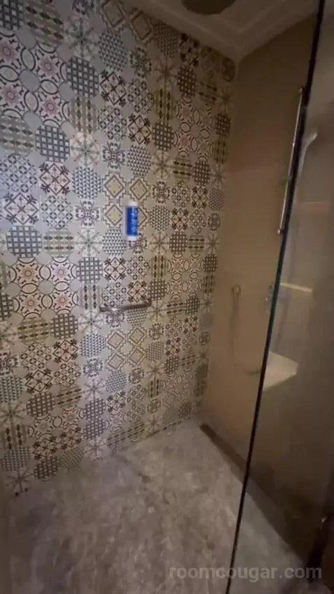 Suite with Balcony bathroom picture #3