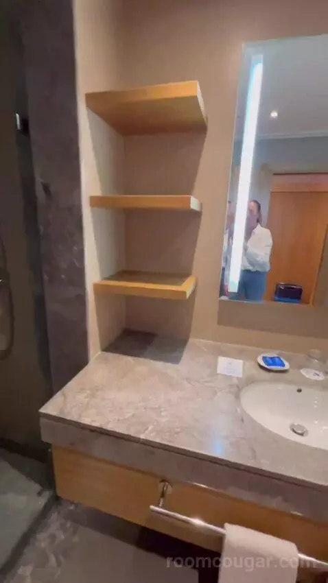 Suite with Balcony bathroom picture #5