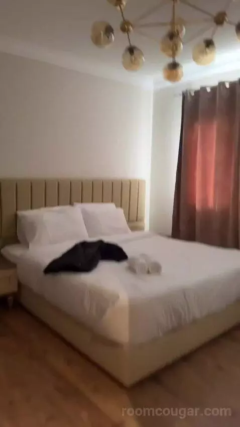 Suite bed picture #3