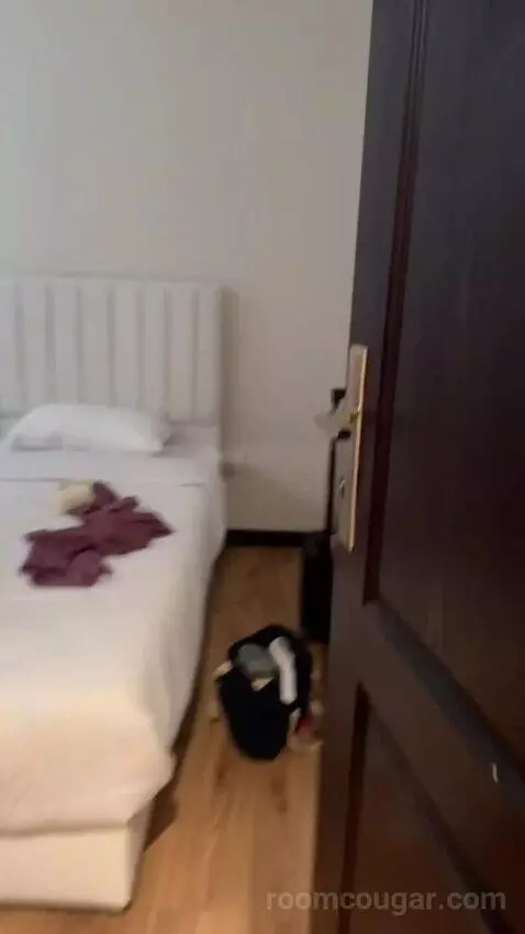 Suite bed picture #7