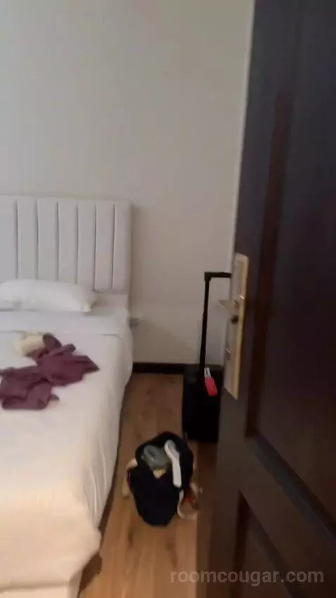 Suite bed picture #8