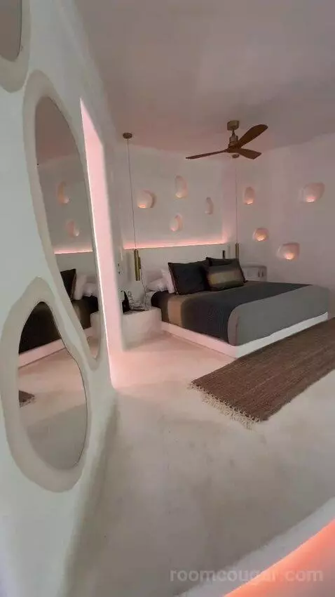 Superior Villa bed picture #6