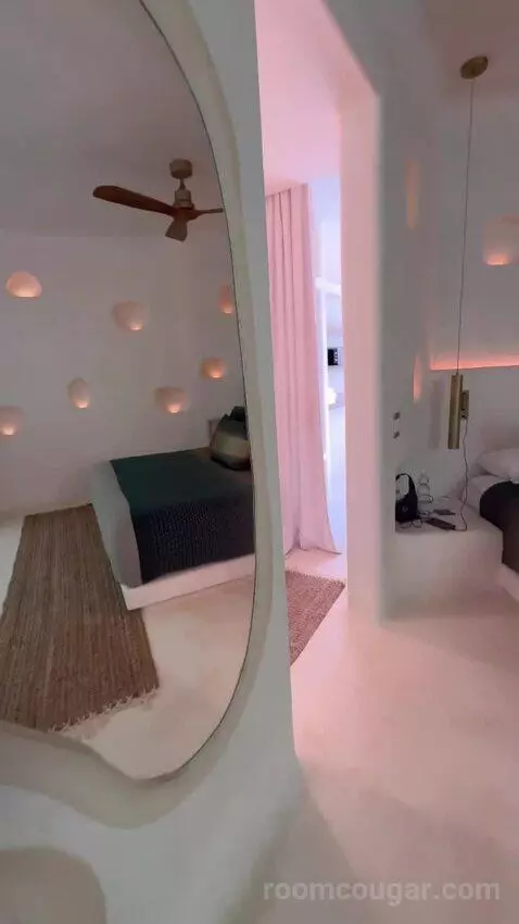 Superior Villa bed picture #8