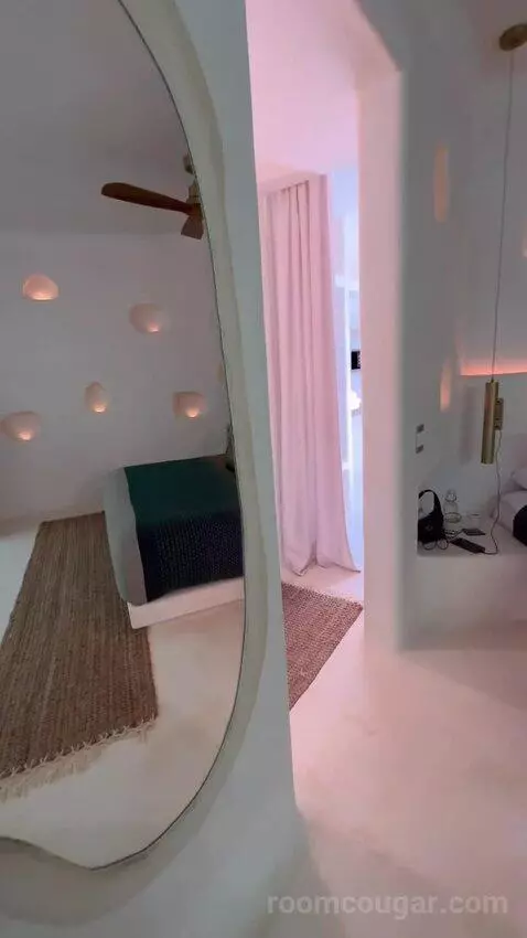 Superior Villa bed picture #10