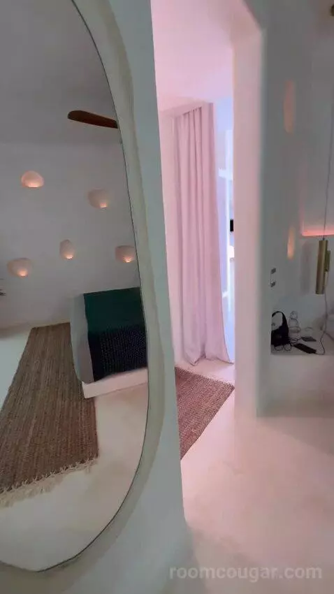 Superior Villa bed picture #11
