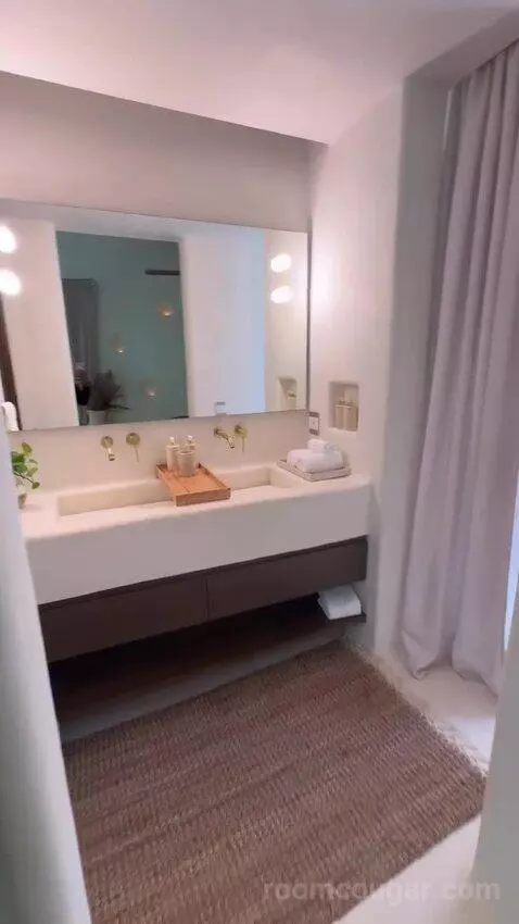 Superior Villa bathroom picture #4