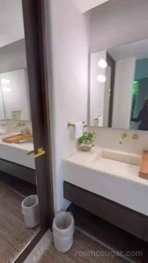 Superior Villa bathroom picture #5