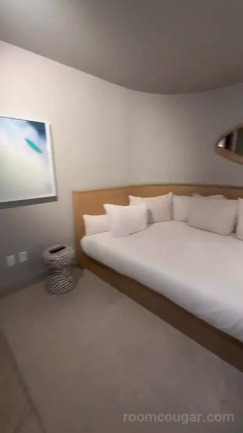 Fabulous Studio Suite, Larger Studio, Ocean View, Balcony bed picture #5
