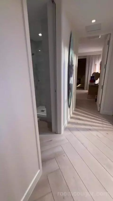 Fabulous Studio Suite, Larger Studio, Ocean View, Balcony bathroom picture #3