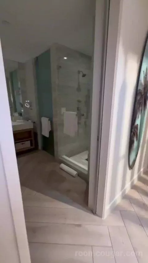 Fabulous Studio Suite, Larger Studio, Ocean View, Balcony bathroom picture #5