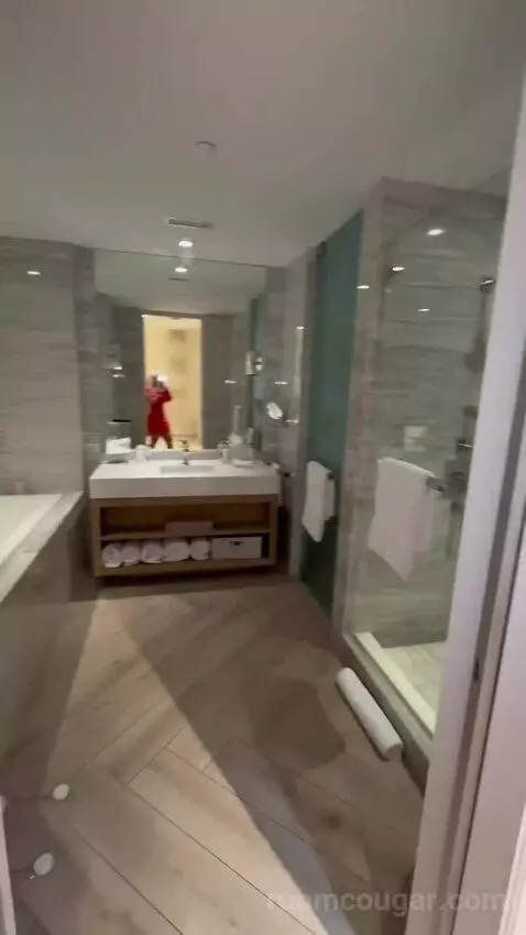 Fabulous Studio Suite, Larger Studio, Ocean View, Balcony bathroom picture #7