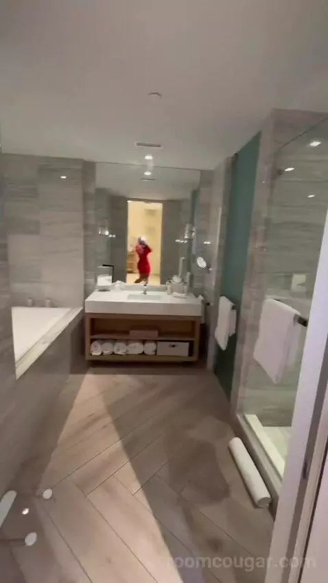 Fabulous Studio Suite, Larger Studio, Ocean View, Balcony bathroom picture #8