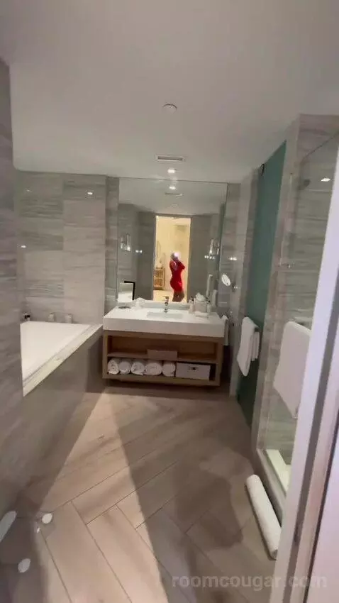 Fabulous Studio Suite, Larger Studio, Ocean View, Balcony bathroom picture #9