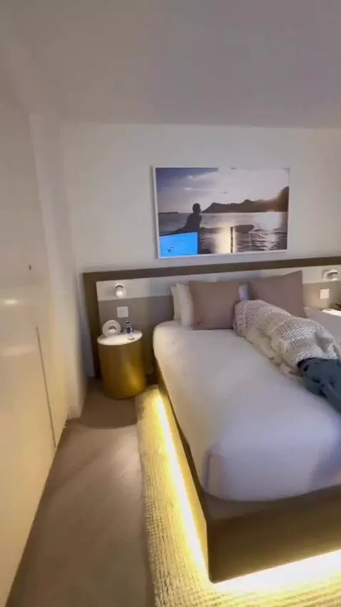 Fabulous Studio Suite, Larger Studio, Ocean View, Balcony bed picture #12