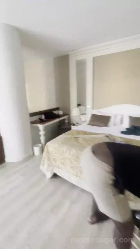 Suite bed picture #1