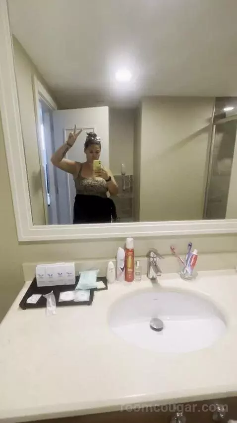 Suite bathroom picture #10