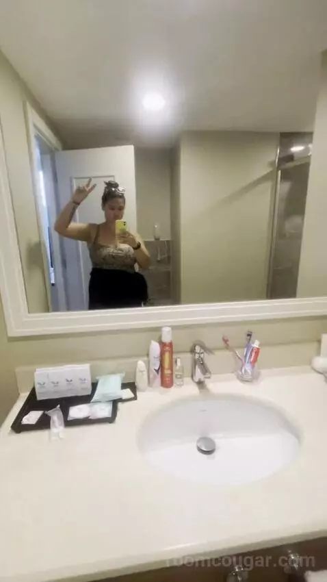 Suite bathroom picture #11