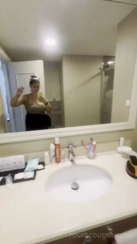 Suite bathroom picture #12