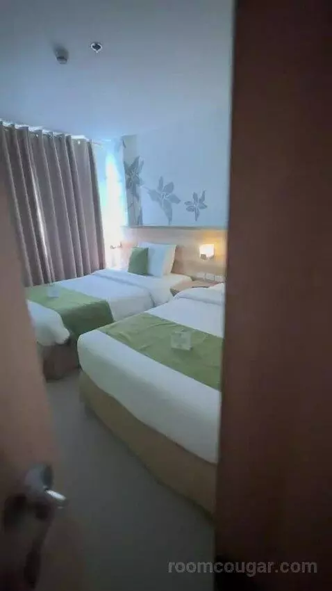 Suite bed picture #1